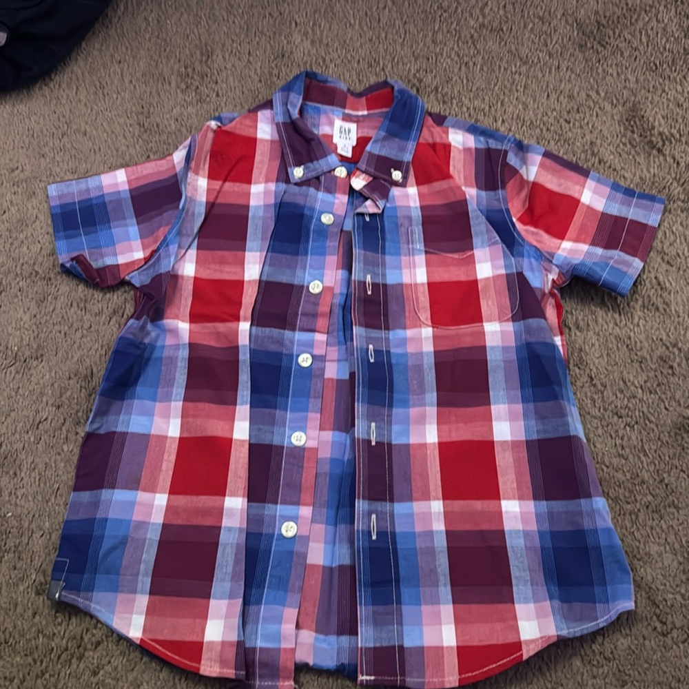 Boys Gap button down shirt size 6-7 (s) excellent condition barely worn